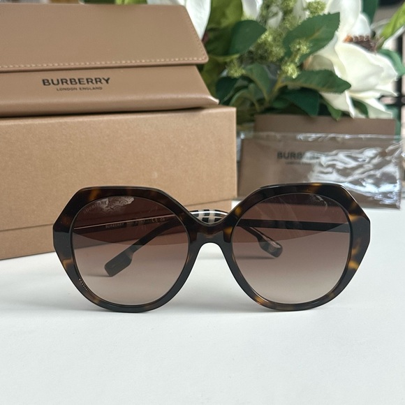 New BURBERRY Vanessa Brown Gradient Geometric Ladies Sunglasses 55mm - Picture 4 of 10
